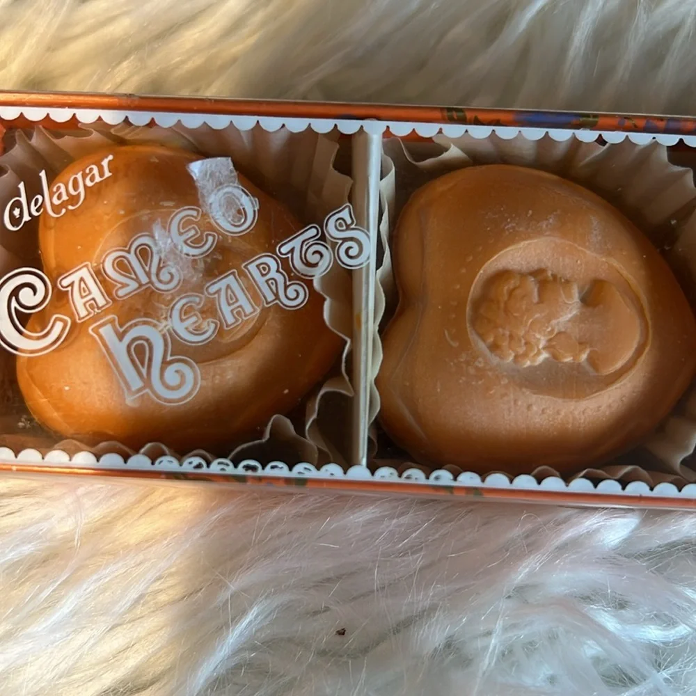 Delagar vintage cameo, hearts soaps